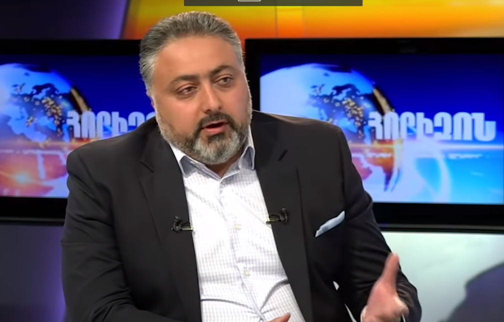 Մի խումբ երեխաներ «կոնկրետ հարց» են բարձրացրել, թե իրենց բակը երբ է բարեկարգվելու. Կենտրոն վարչական շրջանի ղեկավար