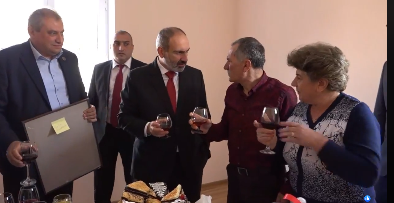 «Բարև, դուխով վարչապե´տ ջան». քաղաքացին` Փաշինյանին