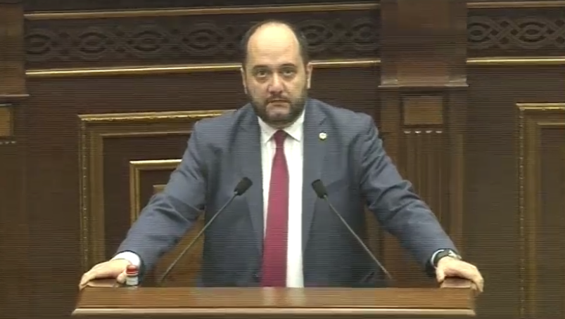 Այո´, այդ հարցը քննարկվում է․ Հարությունյանը՝ հայոց լեզու, գրականություն առարկաները բուհական ուսուցումից հանելու մասին
