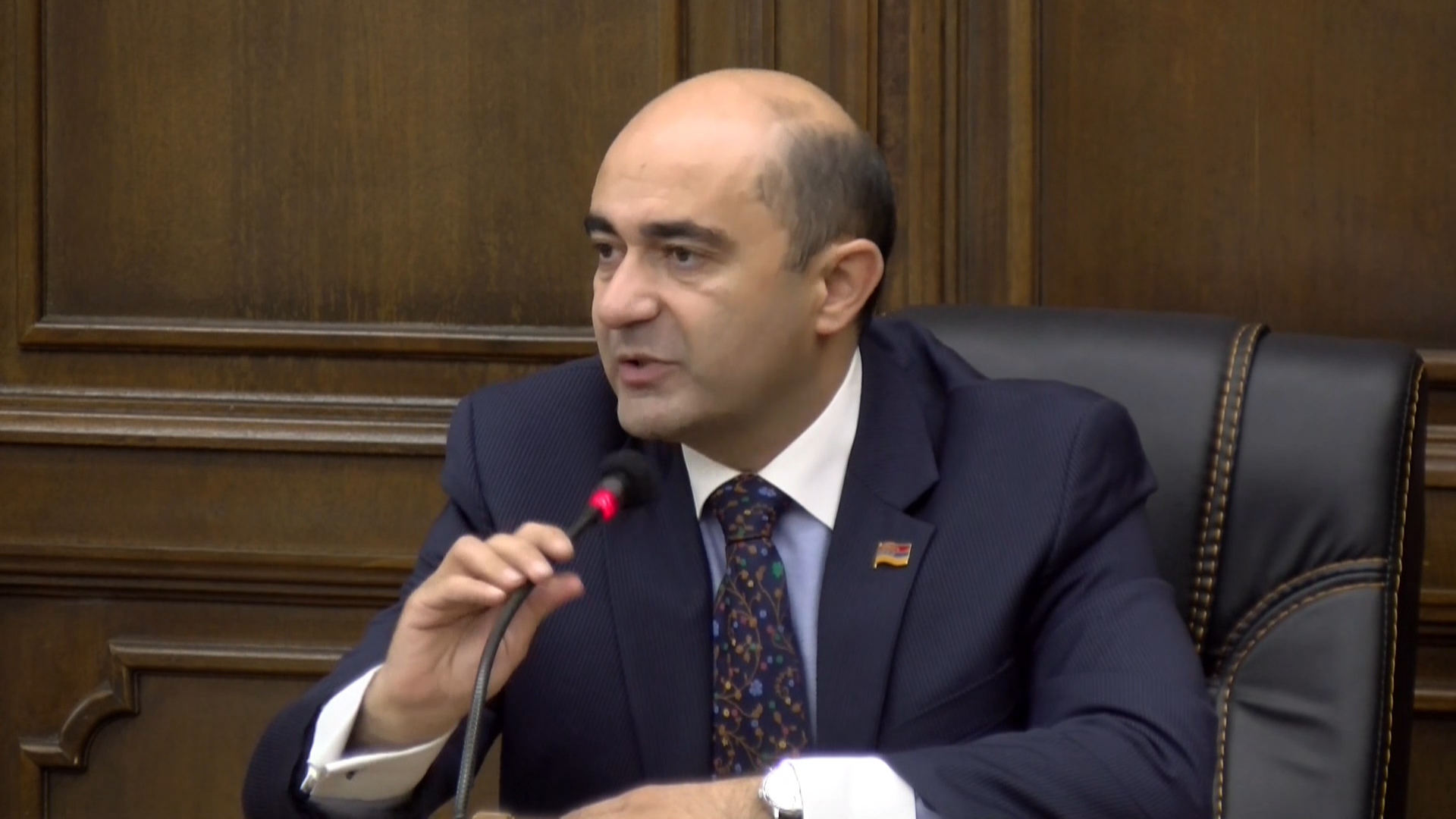 Լինելով վարչապետի կամ իշխող ուժի աջակիցը՝ այդ ուժին լավություն չեն անում․ Մարուքյանը՝ «Հայելիի» մոտ ակցիայի մասին