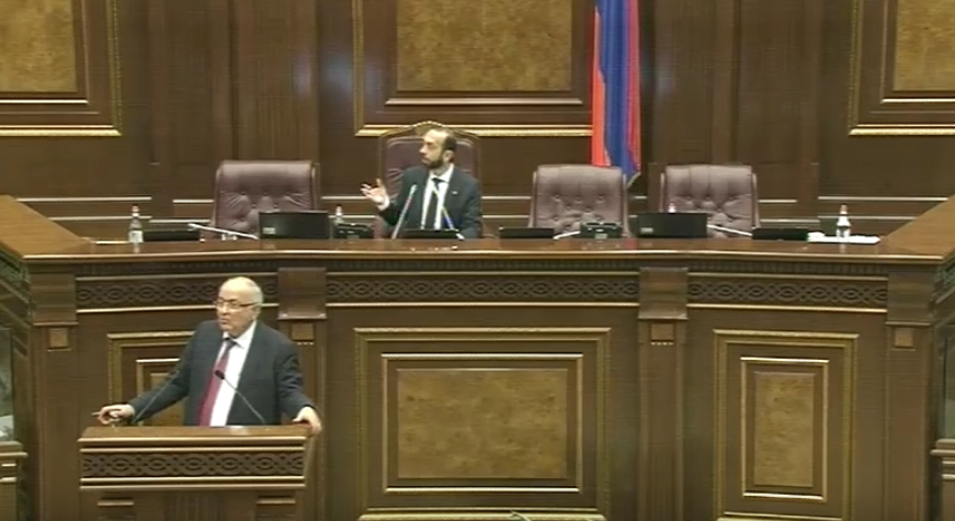 «Լուսավորը» համաձայն չի՞, կարևորը տիկին Սամսոնյանը համաձայն է․ Արարատ Միրզոյան