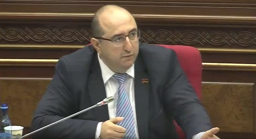Հիվանդի աչքը չի տեսնում, բժիշկն ասում է՝ նենց անեմ՝ մյուսն էլ չտեսնի, որ արդար լինի․ Մանուկյանը՝ ֆիննախի տեղակալին
