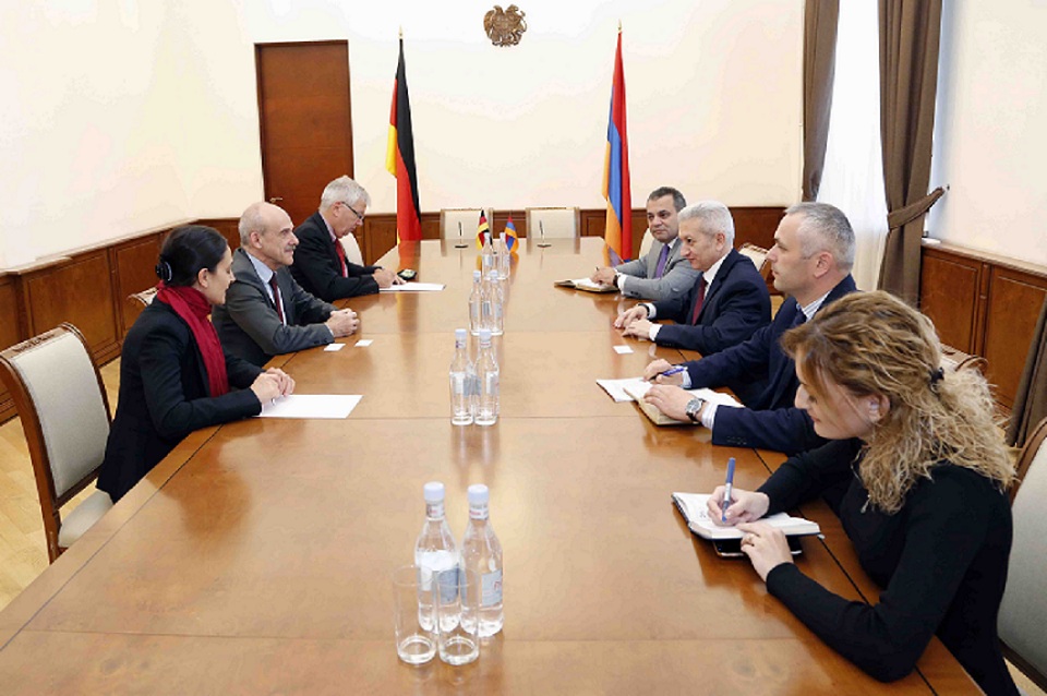 Ատոմ Ջանջուղազյանն ընդունել է ԳԴՀ դեսպանին