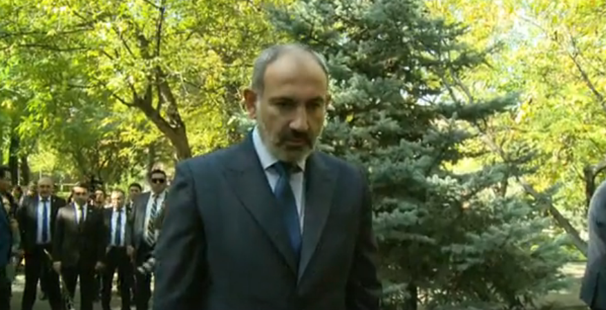 Փաշինյանը զրուցել է ահաբեկչության զոհերի հարազատների հետ