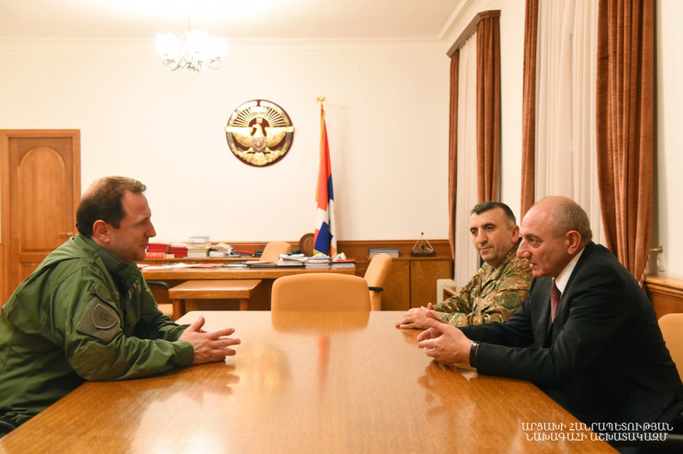 Բակո Սահակյանը և Դավիթ Տոնոյանը քննարկել են բանակաշինությանն առնչվող հարցեր