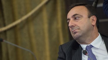 ԱԺ-ում քննարկվում է Հրայր Թովմասյանի լիազորությունները դադարեցնելու հարցը