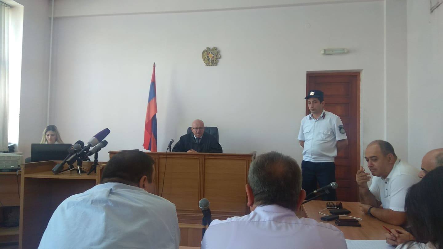 Նման վերաբերմունքն անօրինական խոշտանգում է. Մանվել Գրիգորյանի պաշտպանը` դատարանին