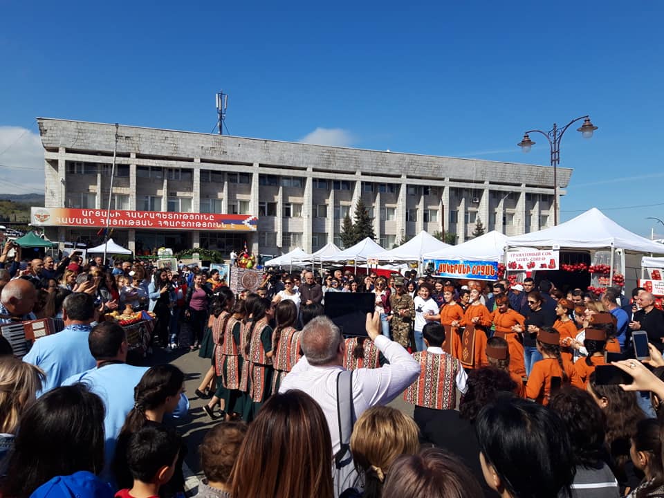 Արցախում բերքի տոնին մասնակցելու համար մեծ թվով հյուրեր են ժամանել արտերկրից
