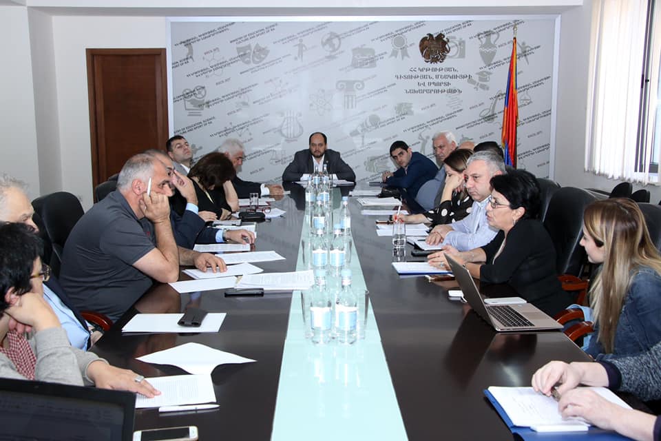 Արայիկ Հարությունյանը հանդիպել է պետության կողմից հիմնադրված բուհերի ռեկտորների հետ