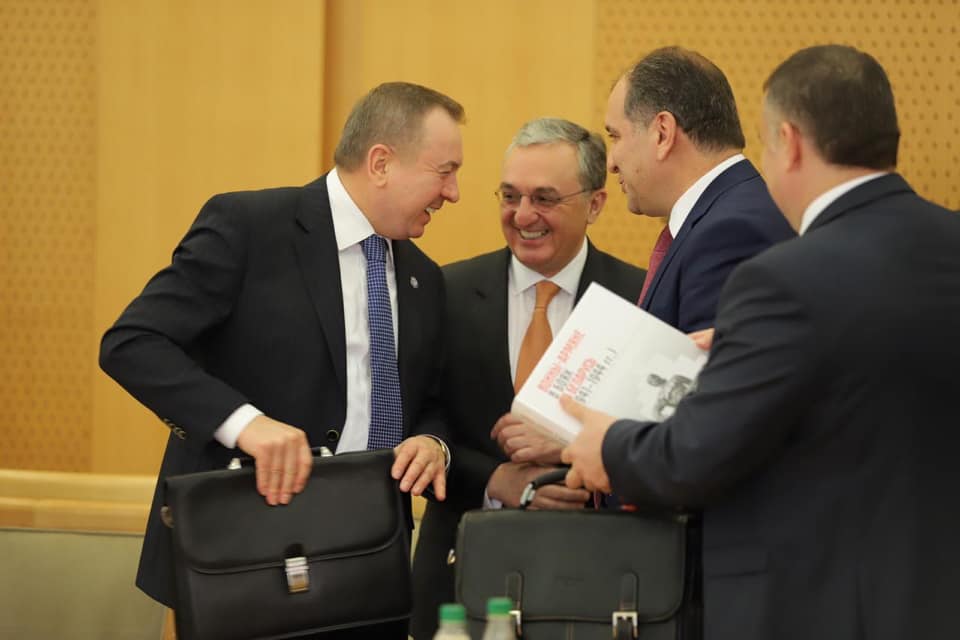 Ի՞նչ գիրք է Զոհրաբ Մնացականյանը նվիրել բելառուս գործընկերոջը