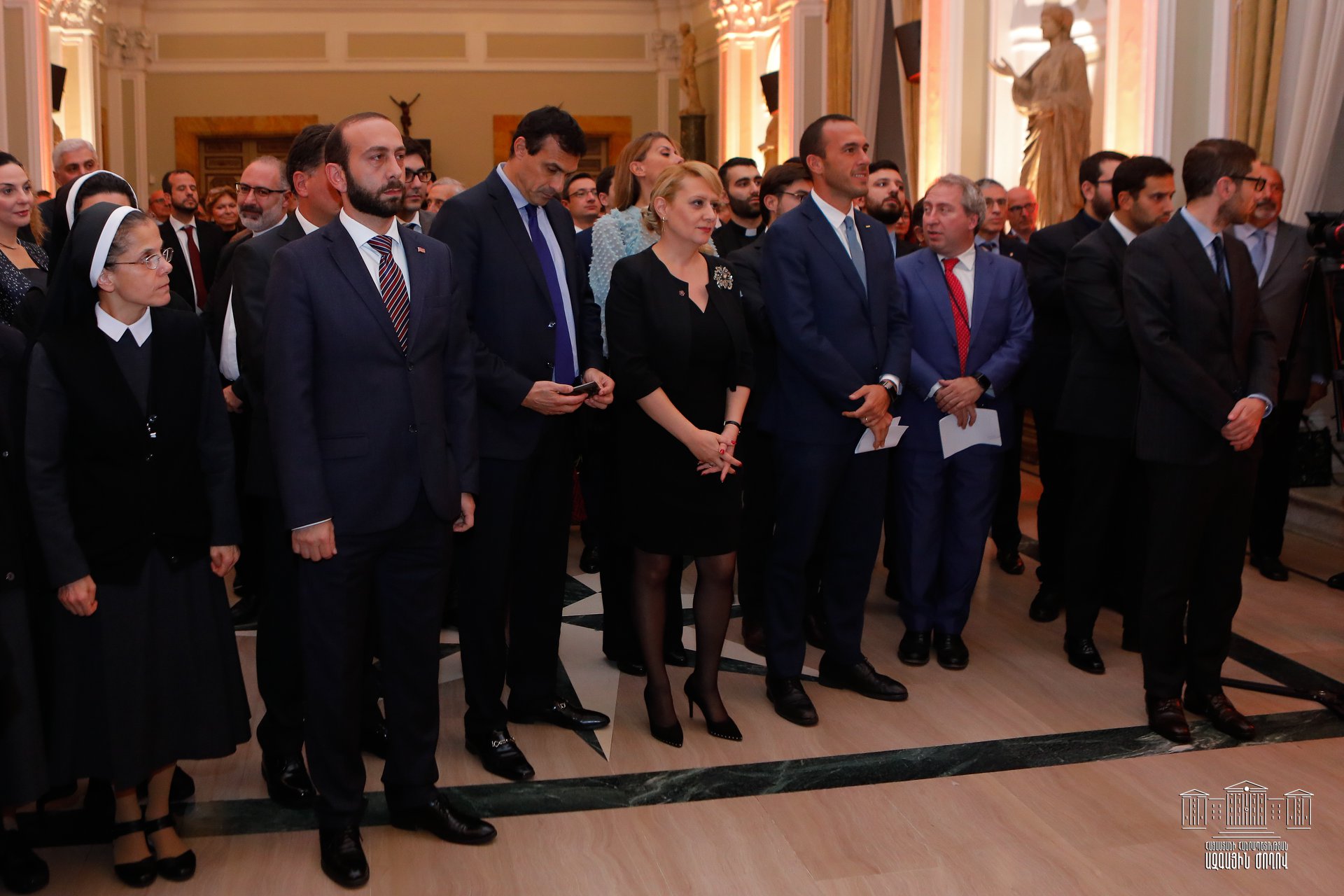 ԱԺ նախագահը պատվո մեդալներ ու պատվոգրեր է հանձնել Իտալիայի մի շարք պատգամավորների
