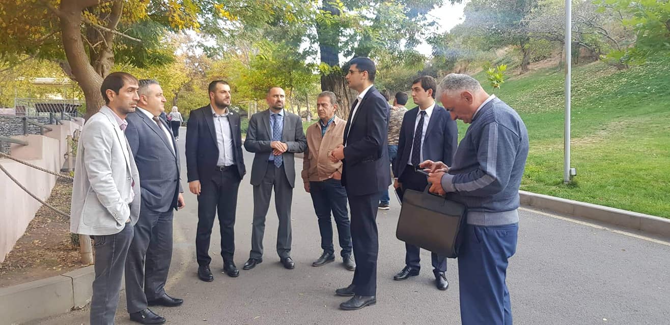 Երևանի քաղաքապետի տեղակալներն առավոտյան տեղի ունեցած միջադեպի հետքերով այցելել են Կենդանաբանական այգի