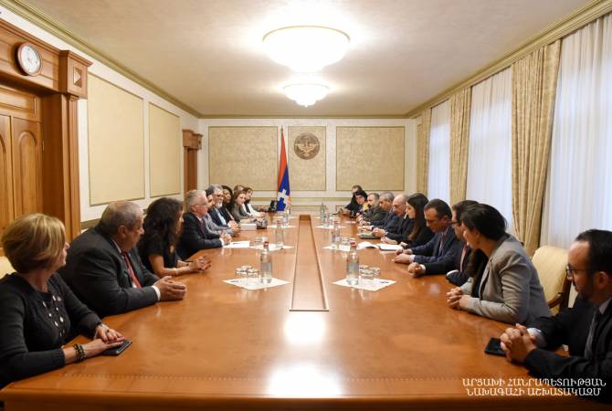 Բակո Սահակյանը հանդիպել է ԱՄՆ-ից ժամանած պատվիրակության անդամների հետ