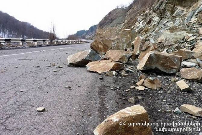 Փրկարարները վերացրել են Ստեփանավանում տեղի ունեցած քարաթափման հետևանքները