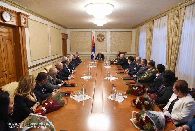 Բակո Սահակյանը պարգևատրել է Համահայկական խաղերի անցկացմանն ակտիվ մասնակցած անձանց
