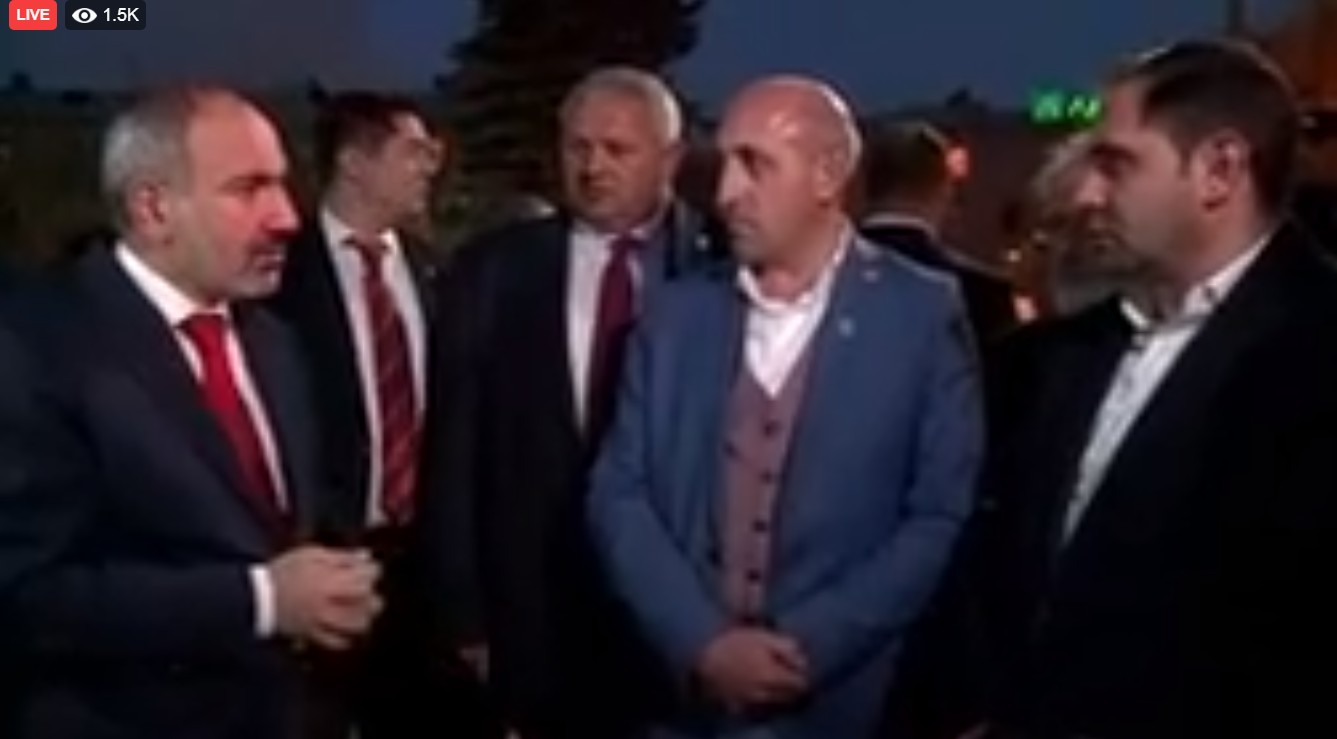 Վարչապետը շրջում է «Հնարավորությունների քաղաք» ցուցահանդեսում