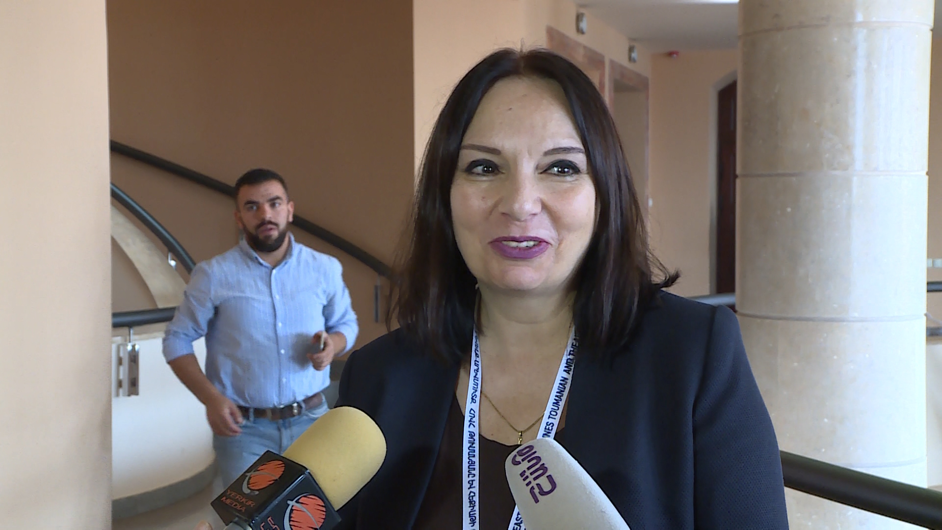 Ենթադրում եմ` թարգմանիչները կաշկանդվում են Թումանյանի մեծությունից. Խաչատուրյան