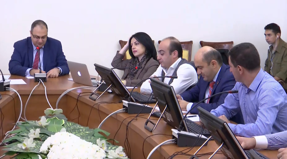 Ինչո՞ւ է ԱԺ պետական-իրավական հարցերի մշտական հանձնաժողովն աշխատանքները սկսել վաղ առավոտյան