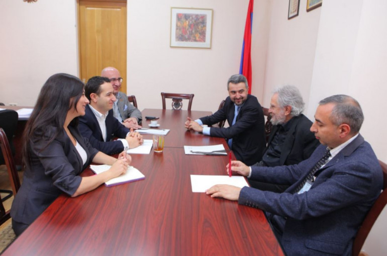 ԱԺ–ում քննարկվել է «Քայլող մարդու» արձանը Երևանում տեղադրելու հարցը