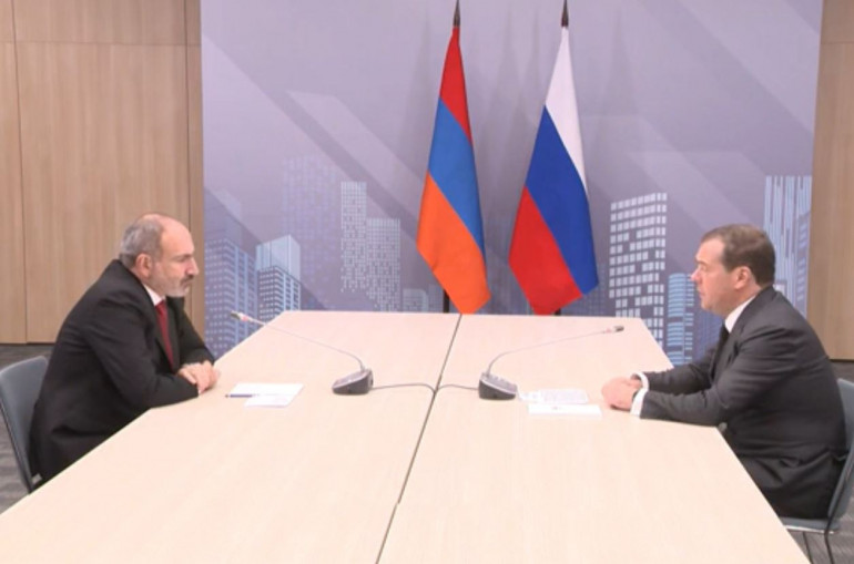 Նիկոլ Փաշինյանը հանդիպել է Դմիտրի Մեդվեդևի հետ