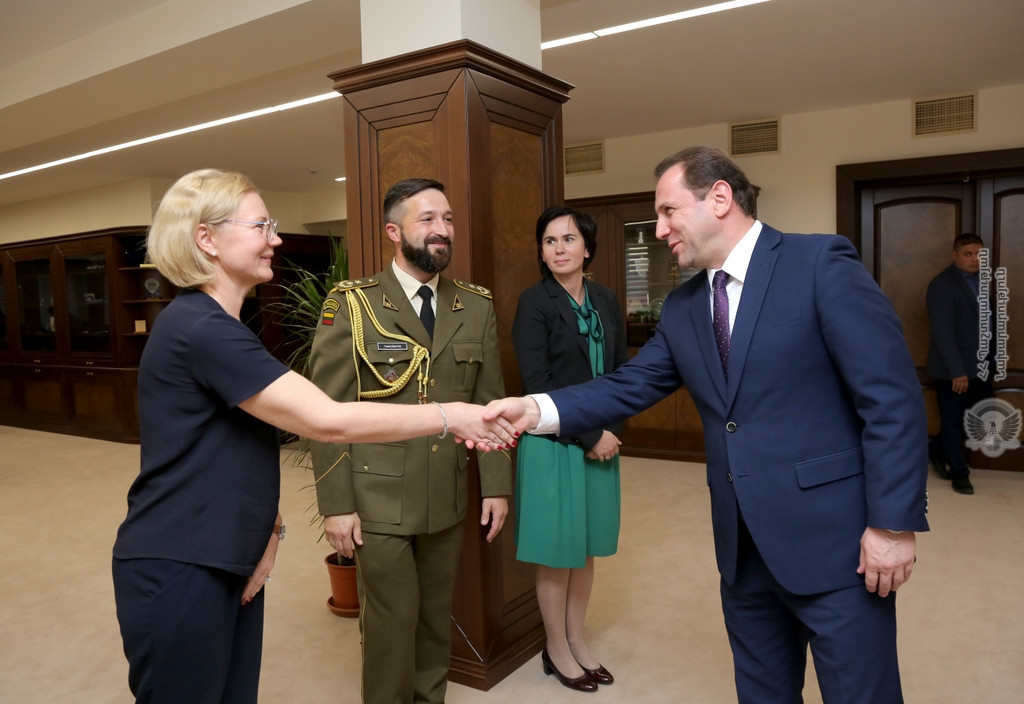 Դավիթ Տոնոյանն ընդունել է Լիտվայի դեսպանին