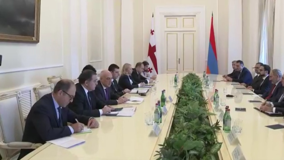 Հայաստանի և Վրաստանի վարչապետները հանդիպել են ընդլայնված կազմով