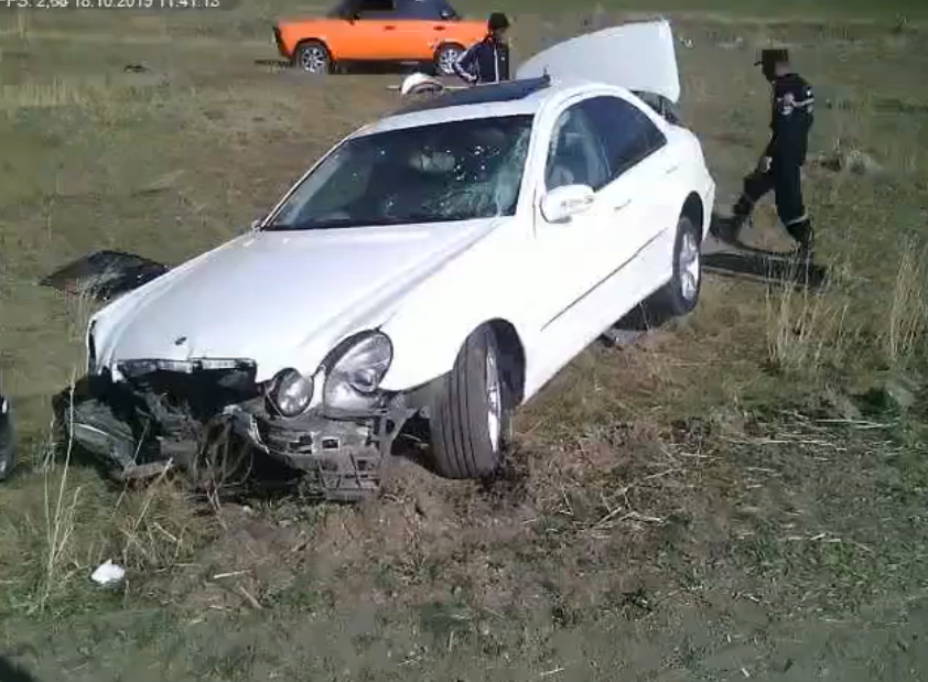 Գեղարոտ-Ջամշլու ավտոճանապարհին մեքենան բախվել է բետոնե արգելապատնեշին և դուրս եկել ճանապարհի երթևեկելի հատվածից