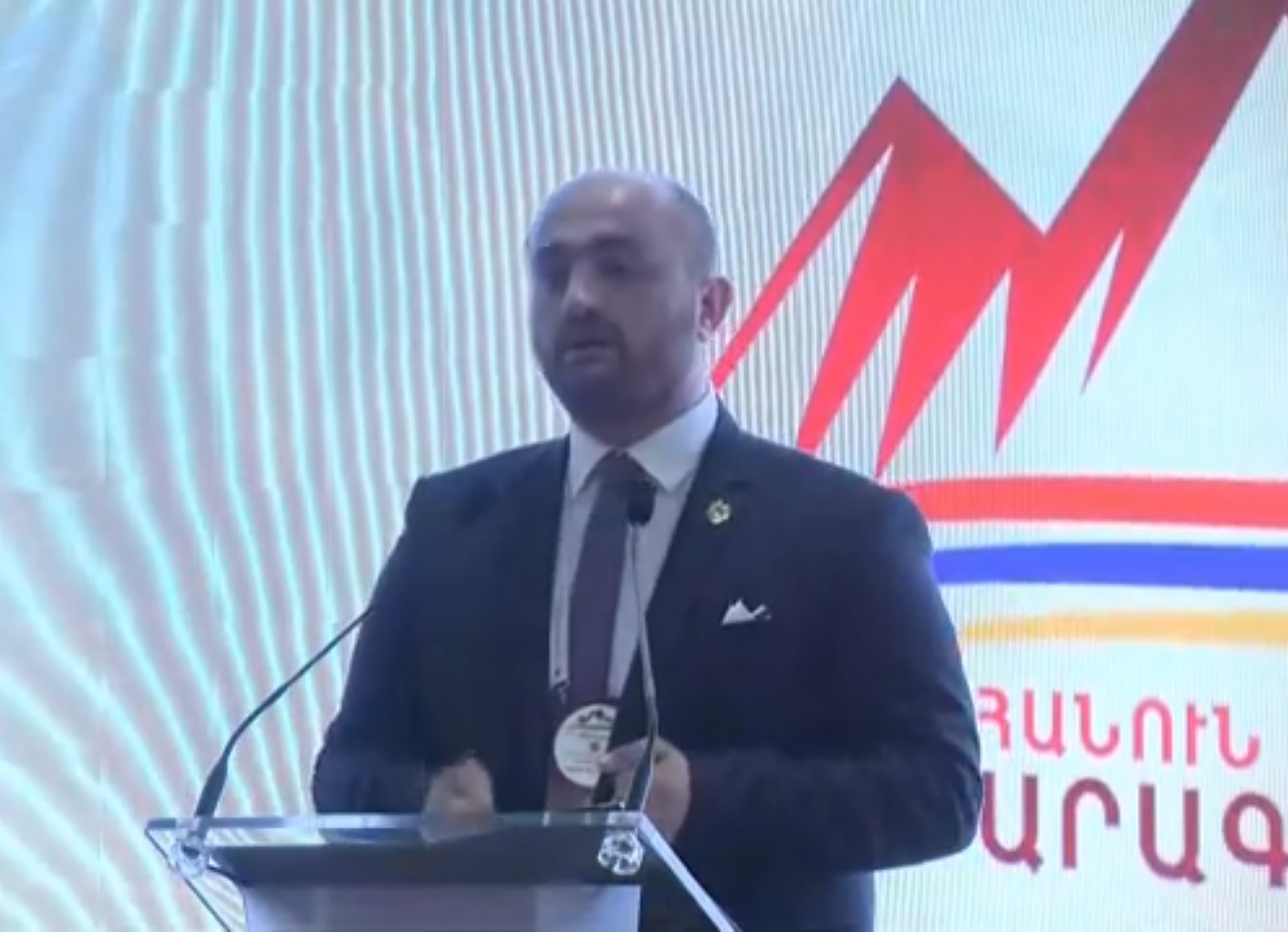Կամ լավ երկրում ենք ապրելու, կամ այլ տարբերակ չկա. Արագածոտնի մարզպետ