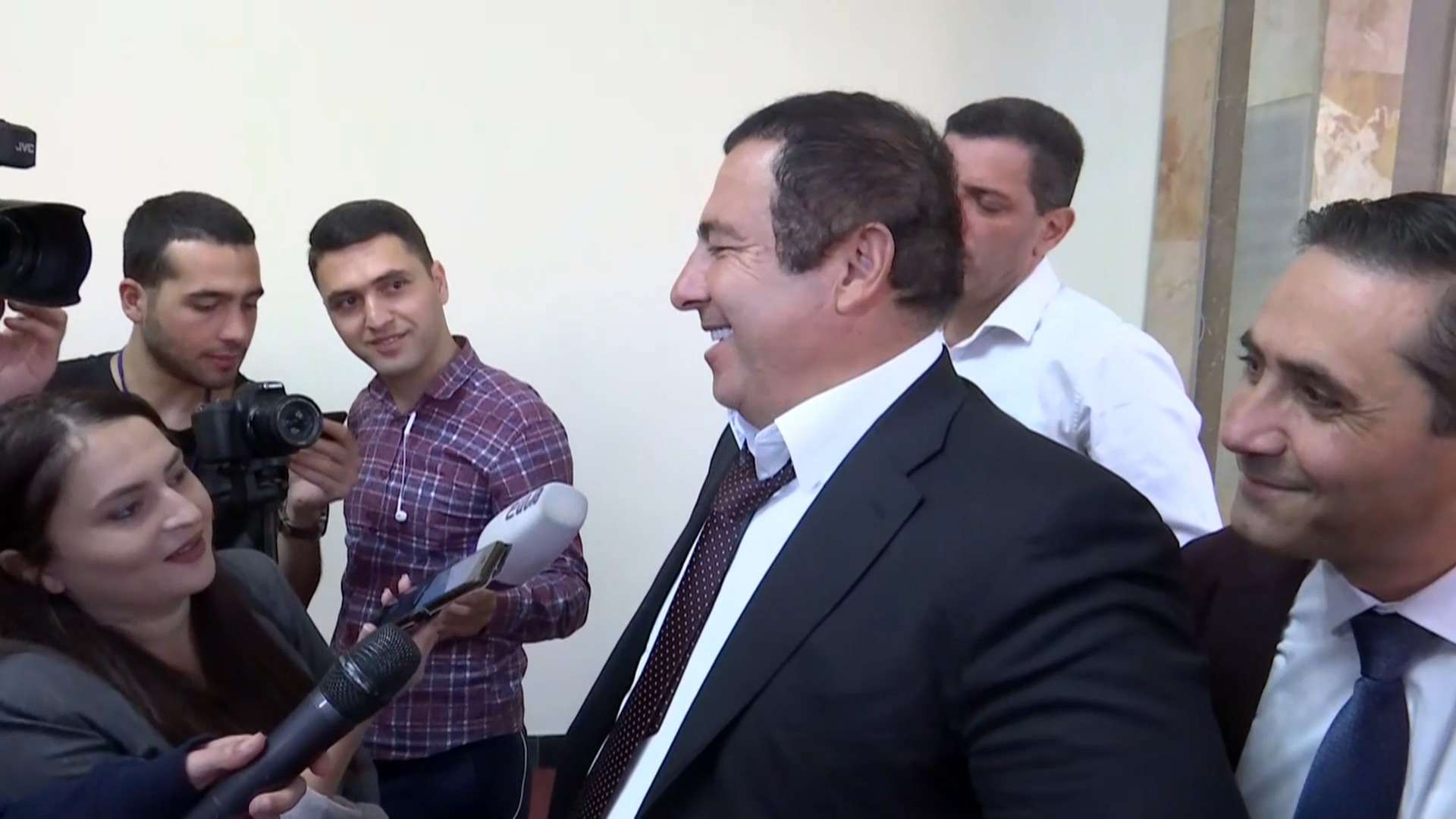 Որտե՞ղ է գիշերել Ալեքսանդր Լուկաշենկոն. հարց՝ Ծառուկյանին
