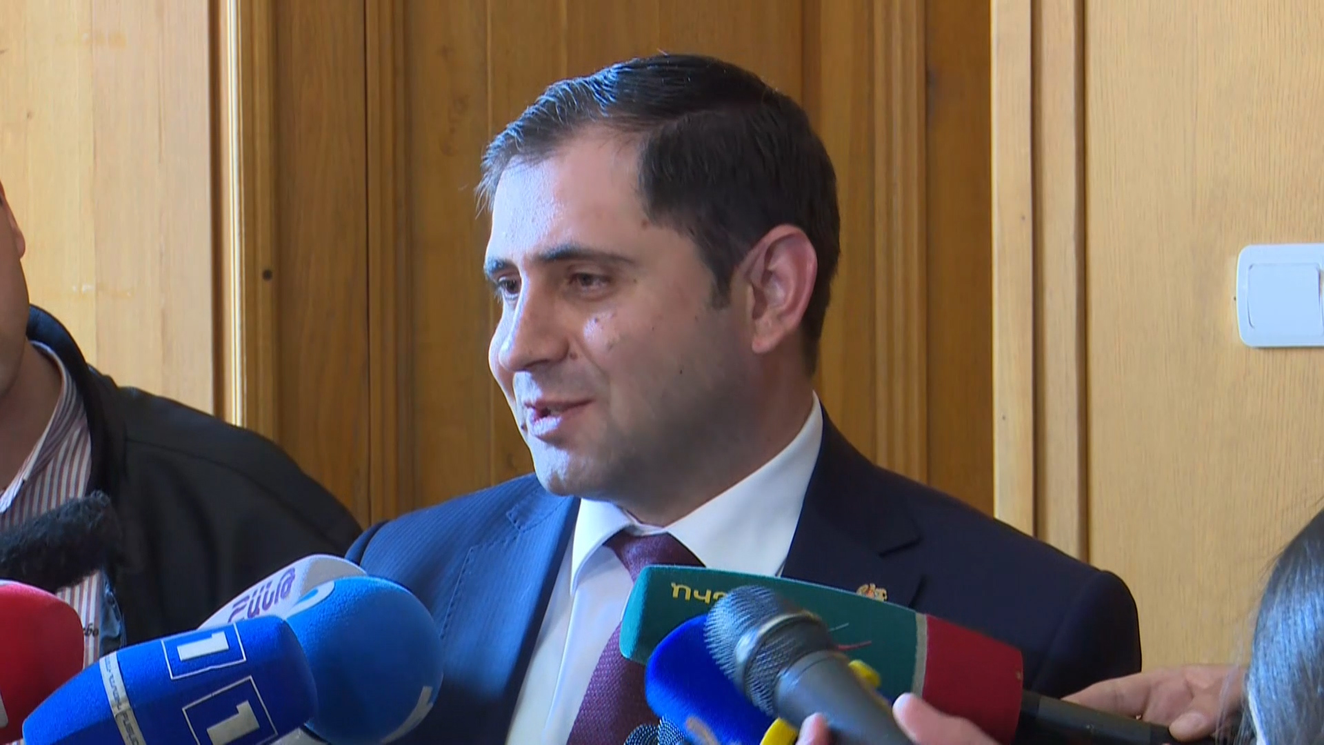 Ես այդ պաշտոնին չեմ հավակնում. ԱԱԾ տնօրեն նշանակվելու մասին լուրերը Պապիկյանի ժպիտն առաջացրին