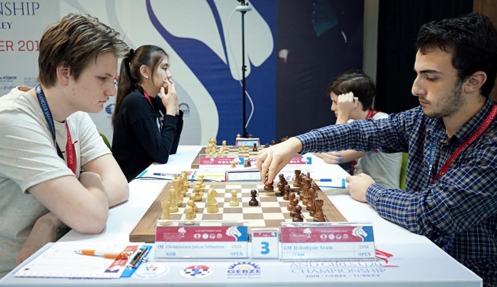 Արամ Հակոբյանը առաջատարն է. Շախմատի Մ20 ԱԱ