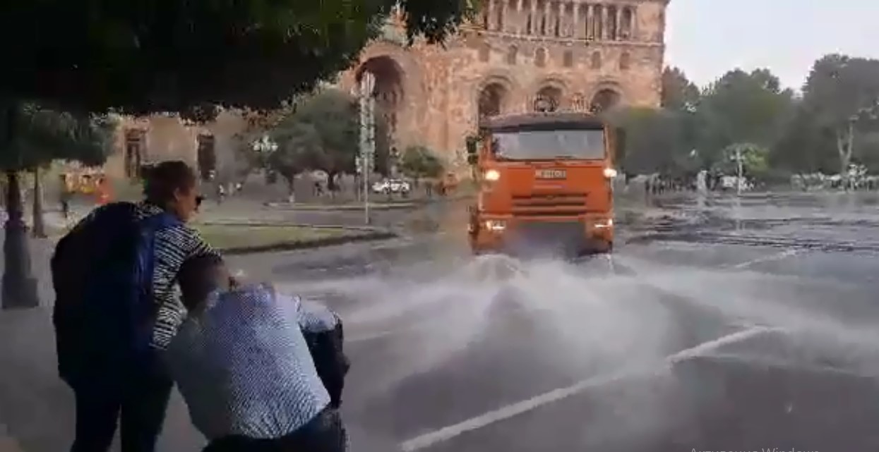 «Ջրոցի»՝ Հանրապետության հրապարակում