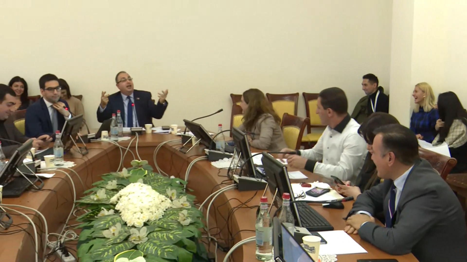 Նույն ջանասիրությամբ պատժեք ոստիկանին մարմնական վնասվածքներ հասցնող տրասգենդերներին․ Գևորգ Պետրոսյան