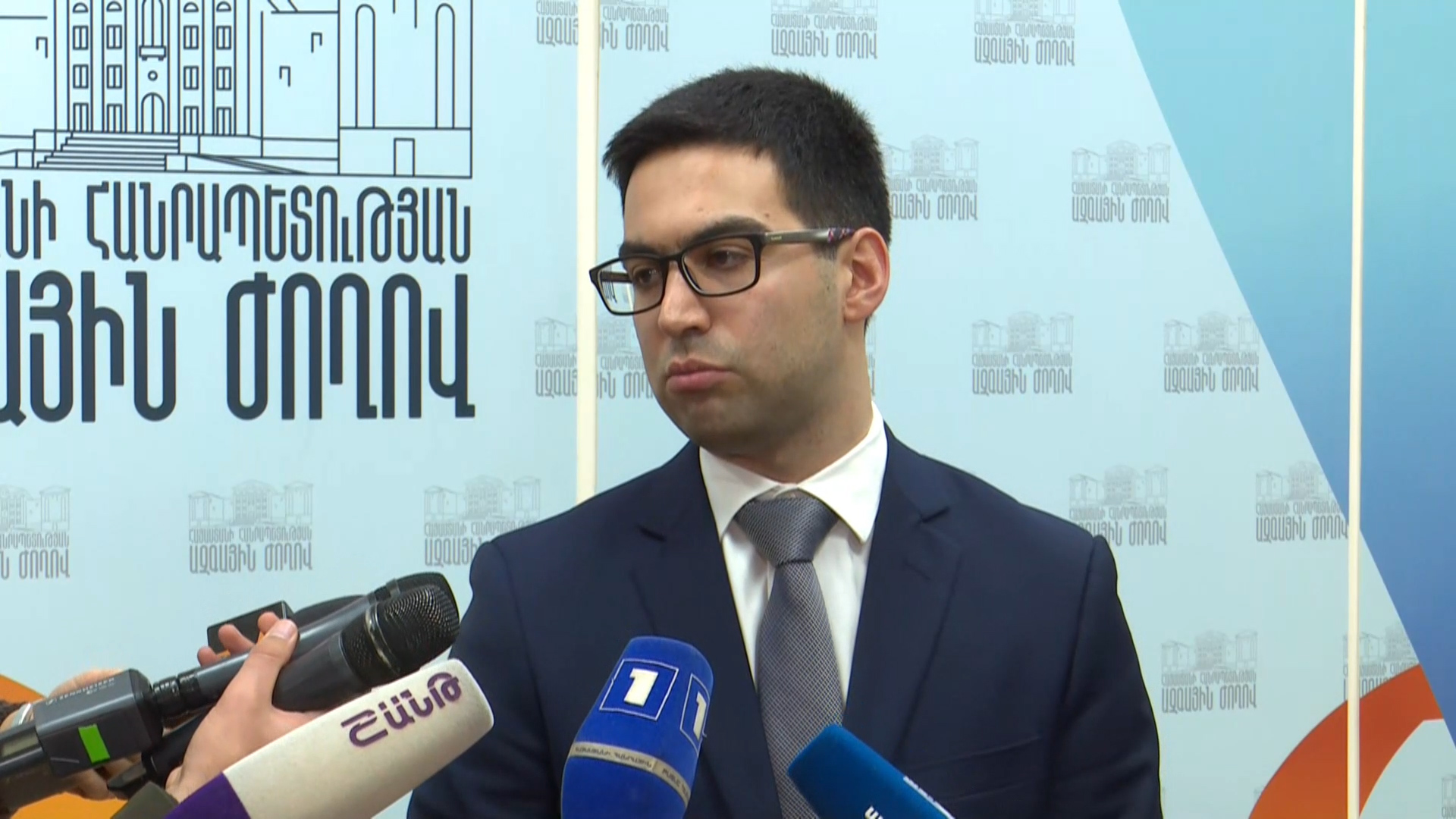 Հեղափոխությունը եղել է բազմաթիվ կուտակված հարցերի պատճառով. Բադասյան