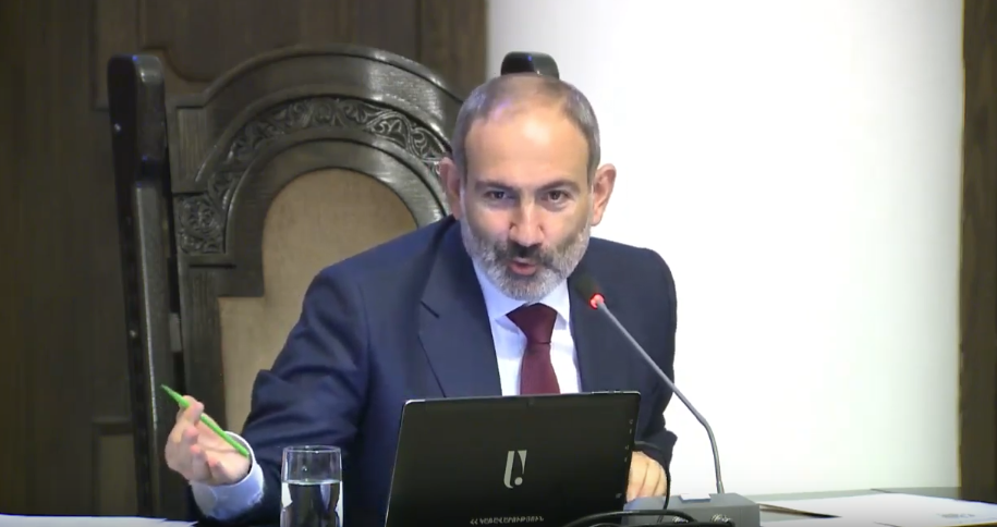 Պետք է պարզել՝ QR կոդը, ի վերջո, սատանայի հետ կապ ունի՞, թե՞ չունի․ Փաշինյանը` Արշակյանին
