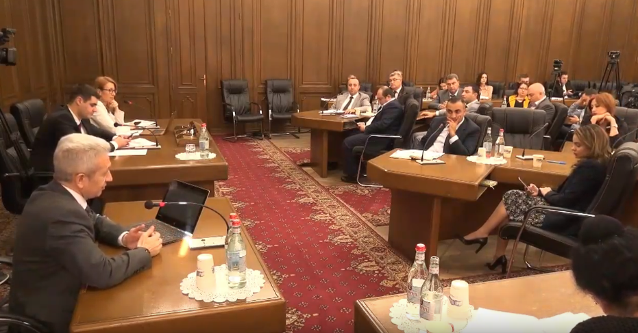 Պետք է դառնանք մի երկիր, որը ոչ թե կստանա գրանտներ, այլ կտա․ քննարկում ԱԺ-ում