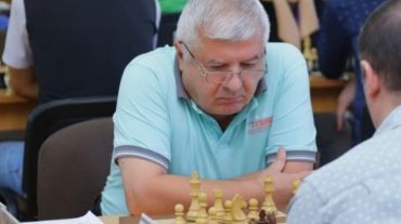 Կարեն Մովսիսյանն ու Ռաֆայել Վահանյանը պայքարում են մեդալների համար. Շախմատի վետերանների ԱԱ