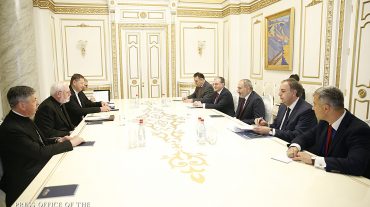 Վարչապետն ընդունել է Սուրբ Աթոռի պետությունների հետ հարաբերությունների քարտուղարին