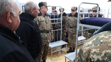 Բակո Սահակյանն այցելել է ՊԲ հրետանային բրիգադ, մասնակցել նոր զորանոցի բացմանը