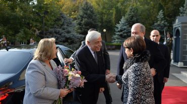 Նախագահի նստավայրում տեղի է ունեցել Հունաստանի նախագահի դիմավորման պաշտոնական արարողությունը