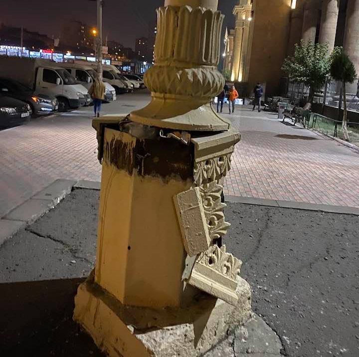 «Սասունցի Դավիթ» կայարանի սյուներից մեկը կոտրված է․ Արթուր Իսպիրյանն ահազանգում է