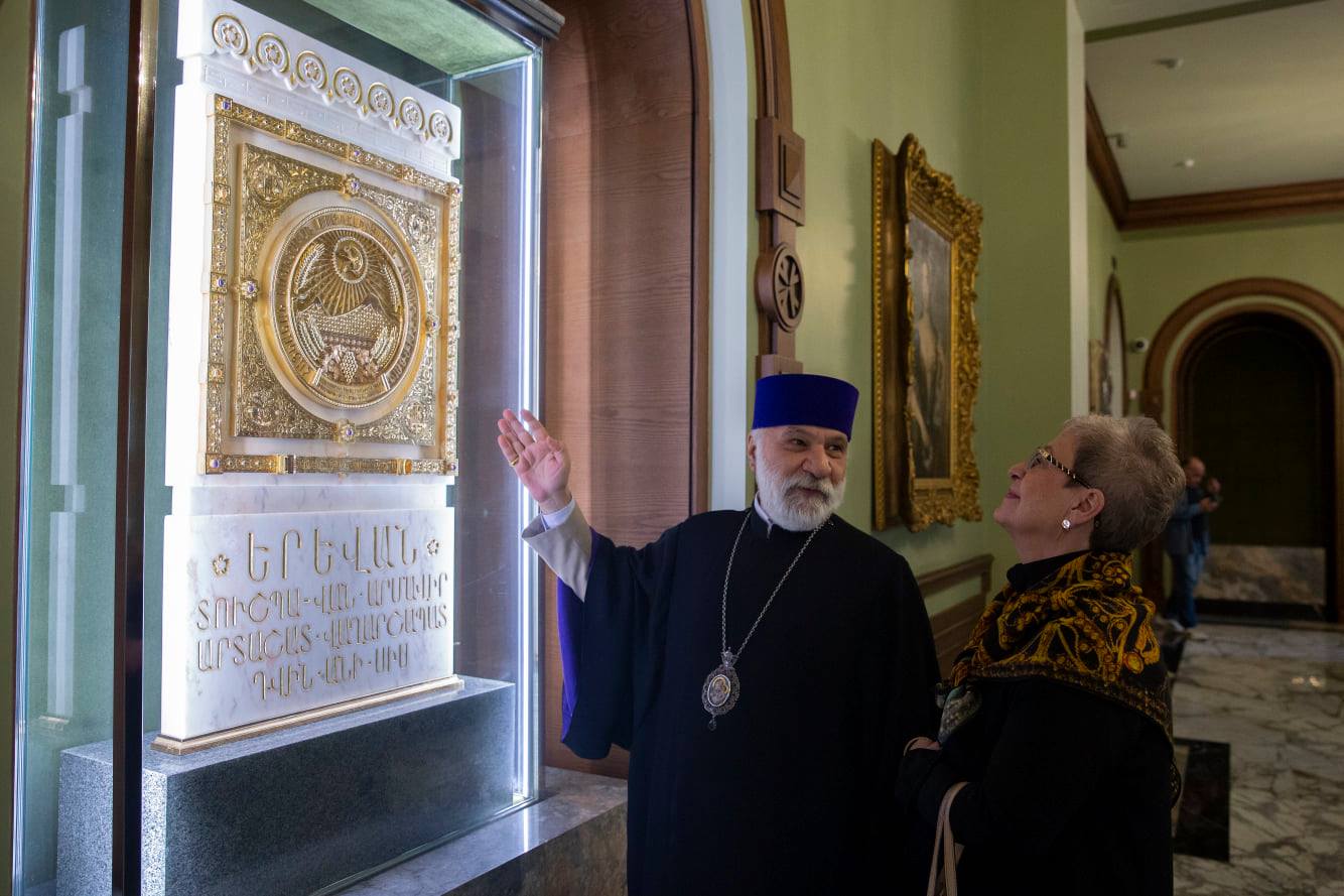 ԵՄ դեսպան Անդրեա Վիկտորինը շրջել է Մայր աթոռ սուրբ Էջմիածնում