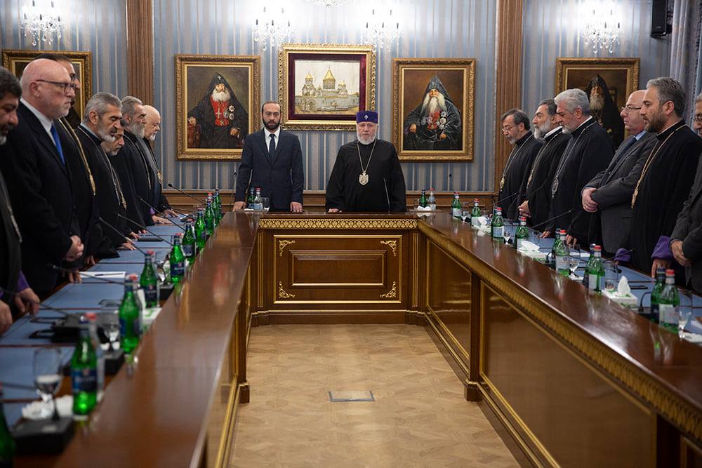 Ազգային ժողովի նախագահն այցելել է Մայր Աթոռ Սուրբ Էջմիածին