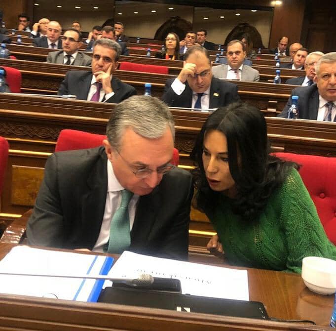 Ի՞նչ են քննարկում Նաիրա Զոհրաբյանն ու Զոհրաբ Մնացականյանը