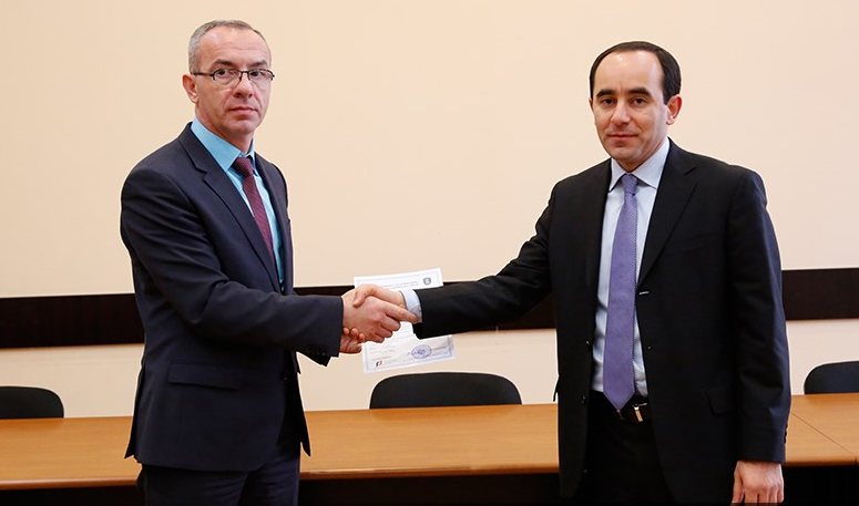 ՊԵԿ-ը «օրինապահ հարկ վճարող»-ի հավաստագիր է շնորհել 13 տնտեսվարողի