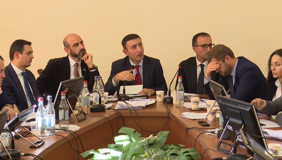 Ինչո՞ւ է ծխախոտի օգտագործման հետևանքով վնասի նվազեցման մասին օրինագիծը քննարկվում տնտեսական հարցերի հանձնաժողովում