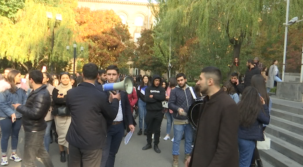 Դասադուլ և բողոքի ցույց. ուսանողները դարձյալ պահանջել են ԿԳՄՍ նախարարի հրաժարականը