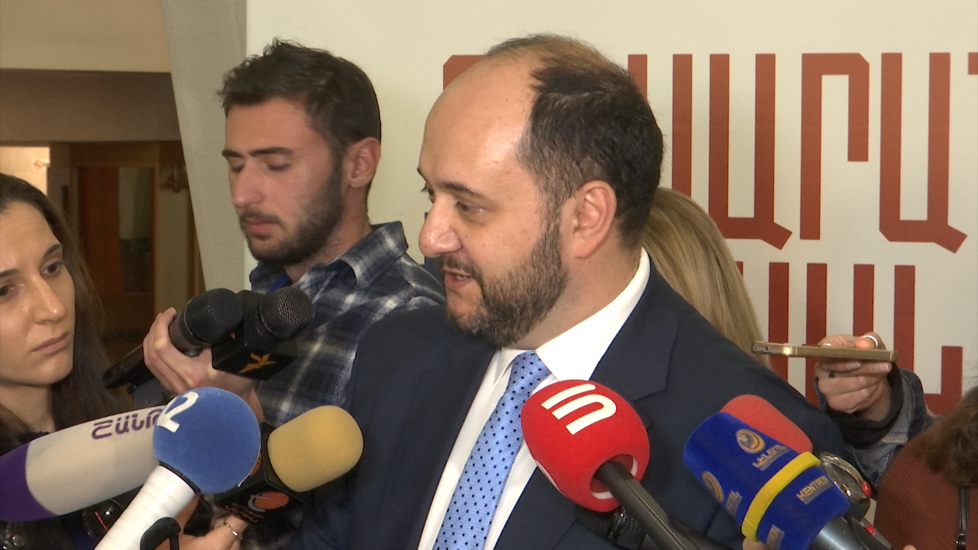 Խնդրում եմ, որ մեր երեխաներին մանկապարտեզի տարիքից շատ չծանրաբեռնենք. նախարար