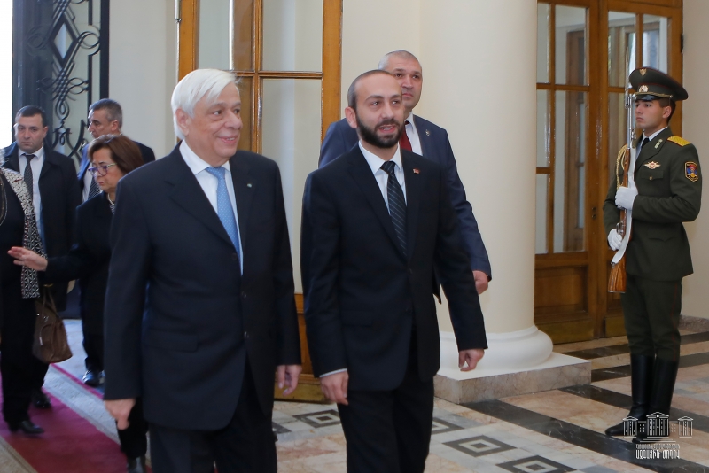 Արարատ Միրզոյանը հանդիպել է պաշտոնական այցով Հայաստան ժամանած Հունաստանի նախագահի հետ