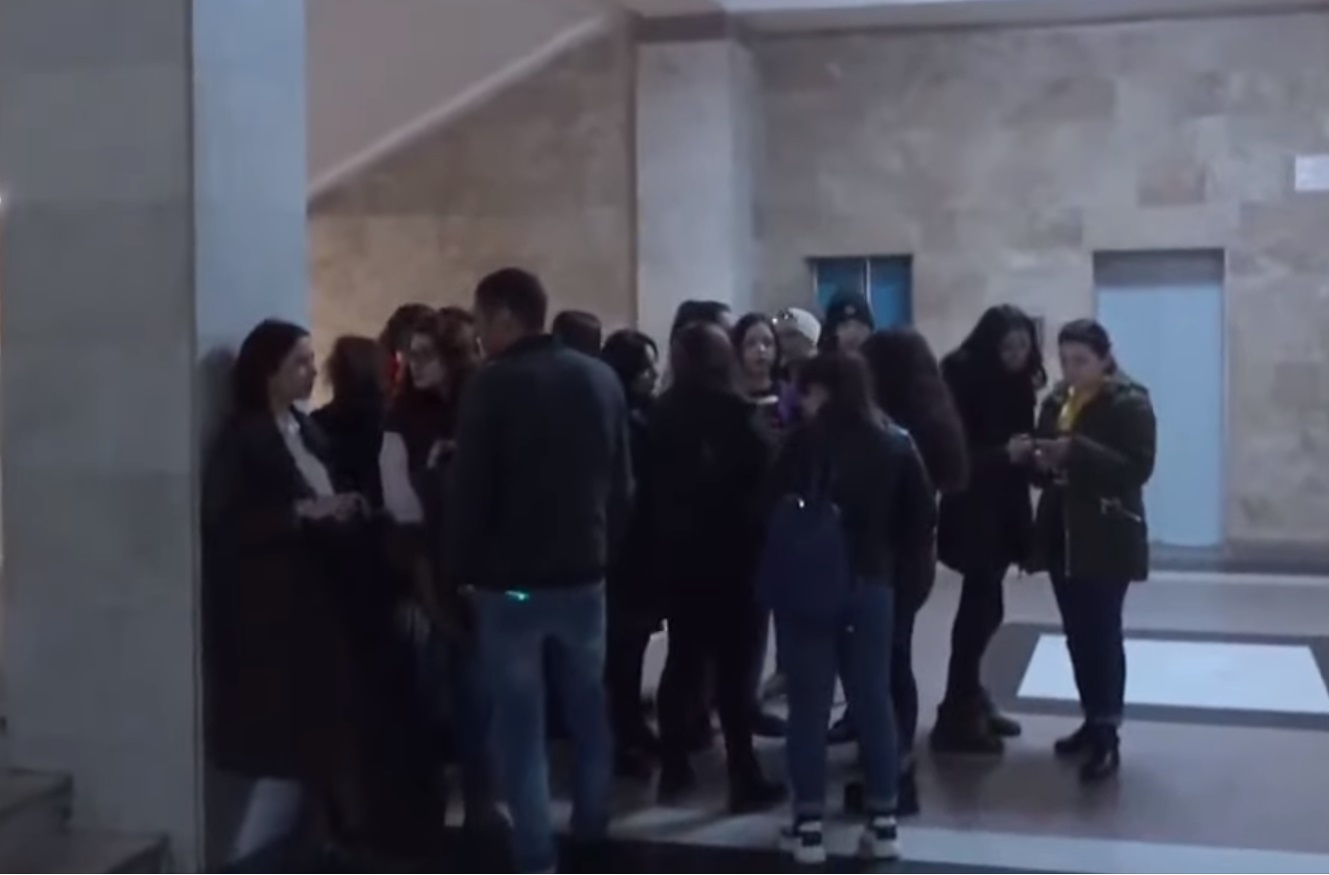 ԵՊՀ բանասիրական ֆակուլտետի ուսանողները նստացույց են անում